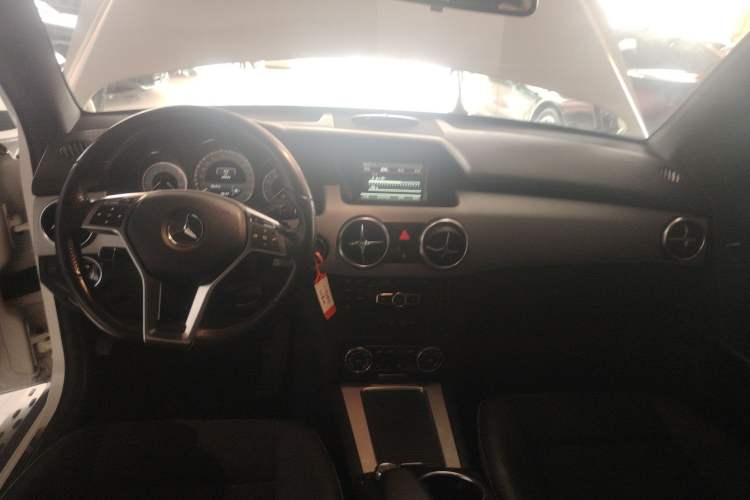 Used Mercedes-Benz GLK-Class 2015 GLK 260 4MATIC Dynamic Edition Ultimate Version Center Console