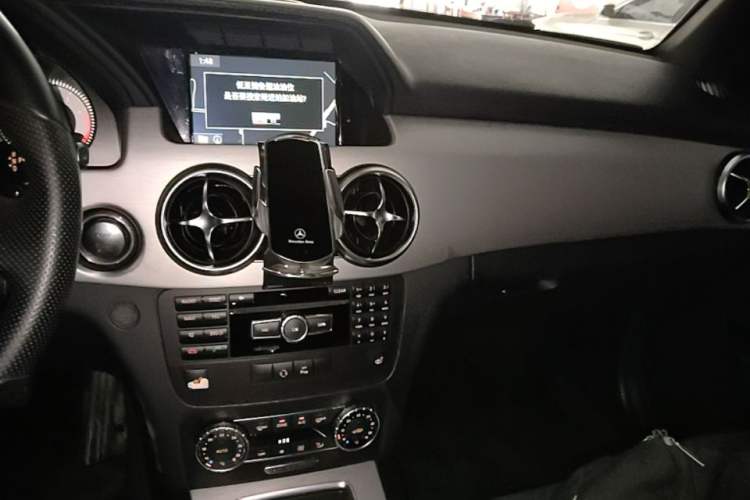 Used Mercedes-Benz GLK-Class 2015 GLK 300 4MATIC Fashion Edition Ultimate Version Center Console