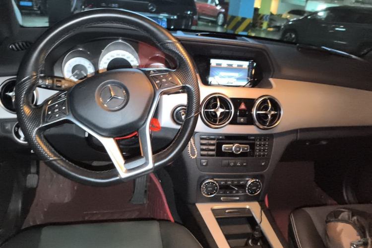 Used Mercedes-Benz GLK-Class 2015 GLK 260 4MATIC Fashion Edition Ultimate Version Center Console