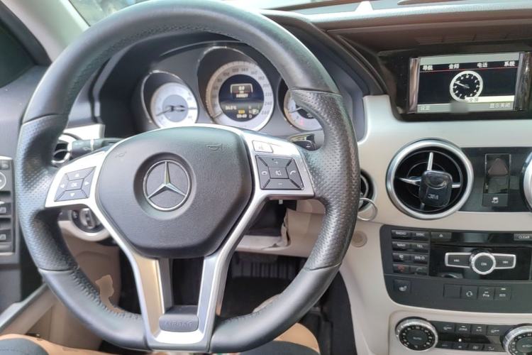Used Mercedes-Benz GLK-Class 2015 GLK 260 4MATIC Fashion Edition Ultimate Version Center Console