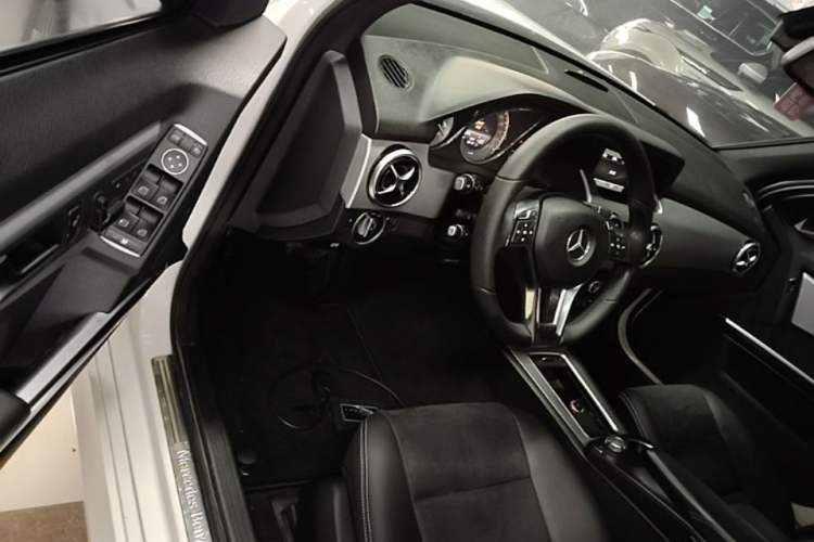 Used Mercedes-Benz GLK-Class 2015 GLK 260 4MATIC Dynamic Edition Ultimate Version Driver Seat