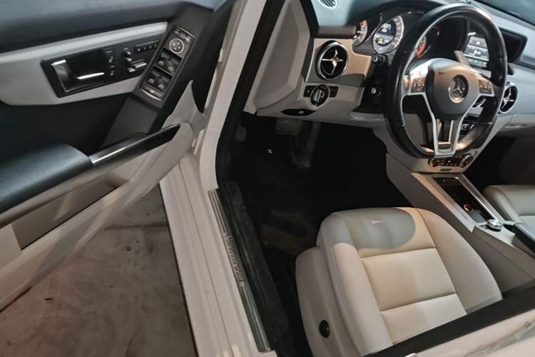 Used Mercedes-Benz GLK-Class 2015 GLK 260 4MATIC Dynamic Edition Ultimate Version Driver Seat