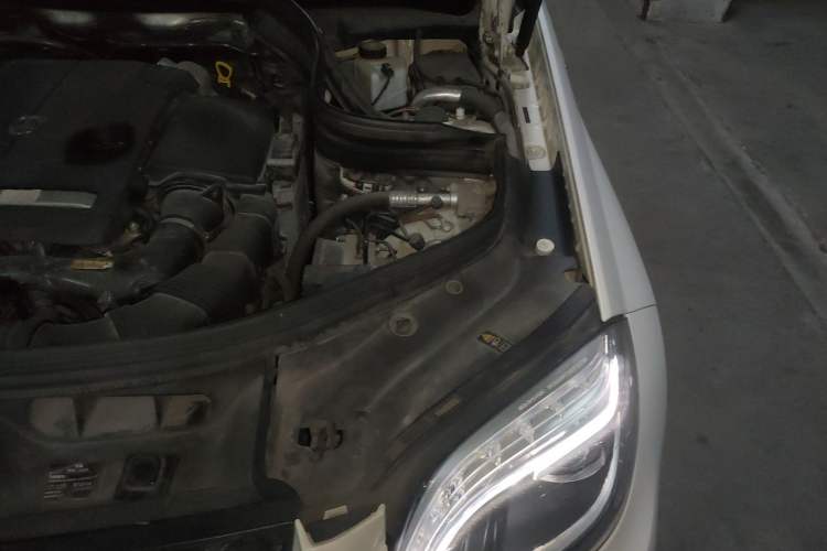 Used Mercedes-Benz GLK-Class 2015 GLK 260 4MATIC Fashion Edition Ultimate Version Engine Bay Left