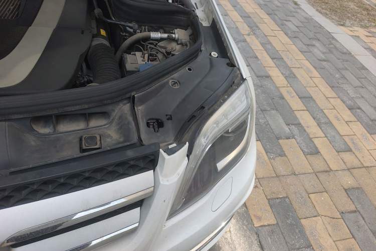 Used Mercedes-Benz GLK-Class 2015 GLK 300 4MATIC Fashion Edition Ultimate Version Engine Bay Left