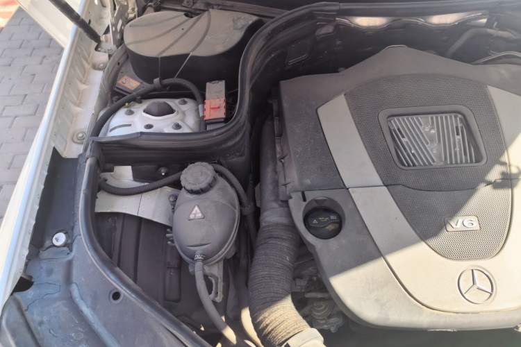 Used Mercedes-Benz GLK-Class 2015 GLK 300 4MATIC Fashion Edition Ultimate Version Engine Bay Right