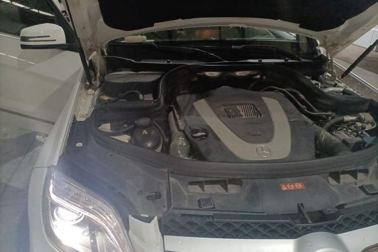 Used Mercedes-Benz GLK-Class 2015 GLK 300 4MATIC Fashion Edition Ultimate Version Engine Bay Right