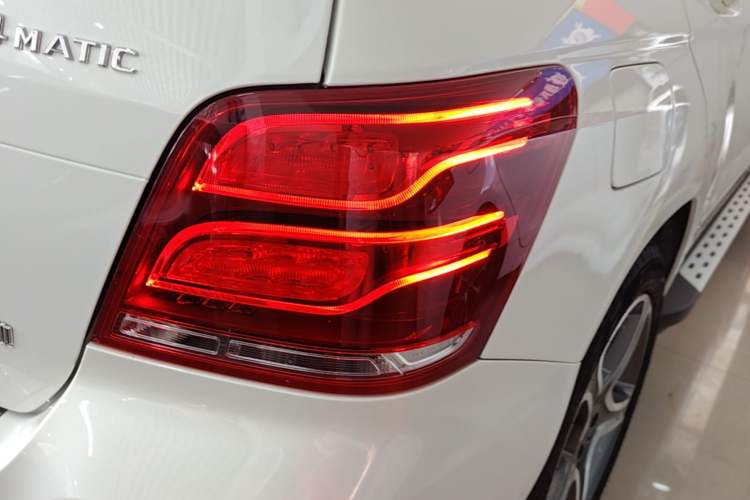 Used Mercedes-Benz GLK-Class 2015 GLK 300 4MATIC Fashion Edition Ultimate Version Exterior 3