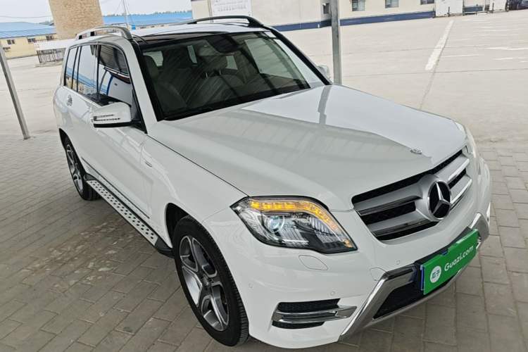 Used Mercedes-Benz GLK-Class 2015 GLK 300 4MATIC Fashion Edition Ultimate Version Front Right 45 Deg