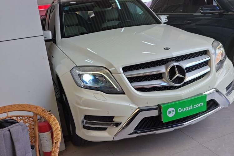 Used Mercedes-Benz GLK-Class 2015 GLK 300 4MATIC Fashion Edition Ultimate Version Front Right 45 Deg