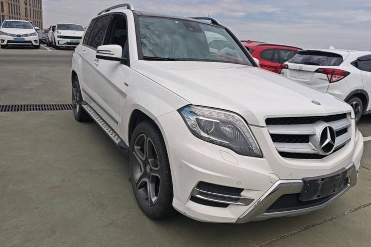 Used Mercedes-Benz GLK-Class 2015 GLK 300 4MATIC Fashion Edition Ultimate Version Front Right 45 Deg