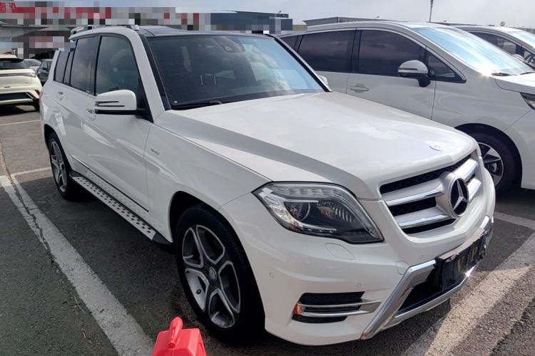 Used Mercedes-Benz GLK-Class 2015 GLK 300 4MATIC Fashion Edition Ultimate Version Front Right 45 Deg