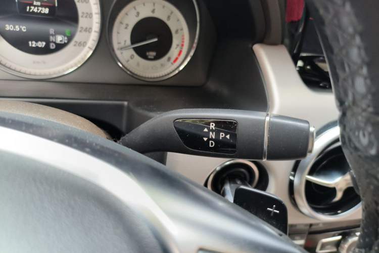 Used Mercedes-Benz GLK-Class 2015 GLK 260 4MATIC Dynamic Edition Ultimate Version Gear Lever