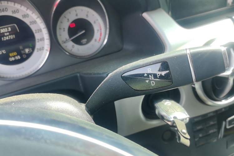 Used Mercedes-Benz GLK-Class 2015 GLK 260 4MATIC Dynamic Edition Ultimate Version Gear Lever