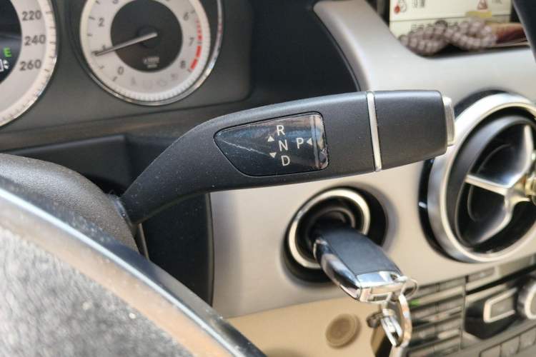 Used Mercedes-Benz GLK-Class 2015 GLK 260 4MATIC Dynamic Edition Ultimate Version Gear Lever