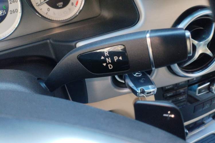 Used Mercedes-Benz GLK-Class 2015 GLK 260 4MATIC Dynamic Edition Ultimate Version Gear Lever