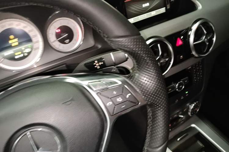 Used Mercedes-Benz GLK-Class 2015 GLK 260 4MATIC Dynamic Edition Ultimate Version Gear Lever