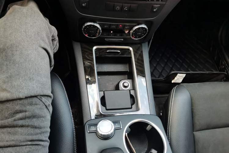 Used Mercedes-Benz GLK-Class 2015 GLK 300 4MATIC Luxury Ultimate Edition Gear Lever