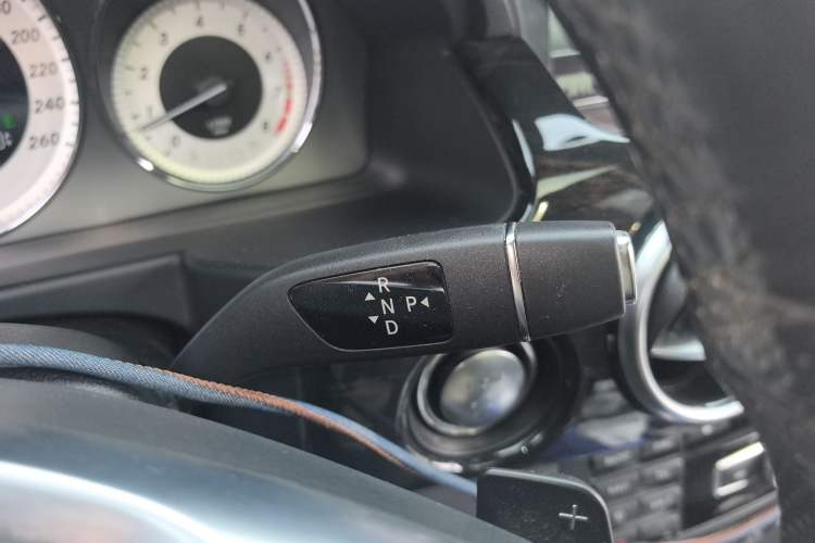 Used Mercedes-Benz GLK-Class 2015 GLK 300 4MATIC Luxury Ultimate Edition Gear Lever