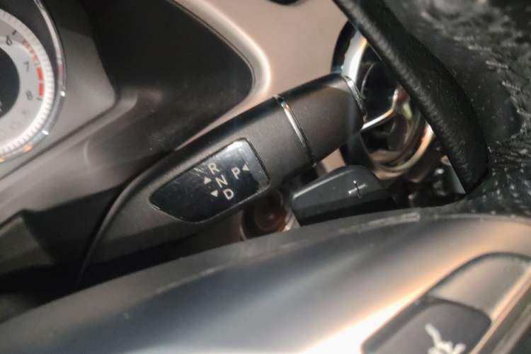 Used Mercedes-Benz GLK-Class 2015 GLK 260 4MATIC Fashion Edition Ultimate Version Gear Lever