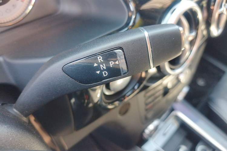 Used Mercedes-Benz GLK-Class 2015 GLK 300 4MATIC Luxury Ultimate Edition Gear Lever