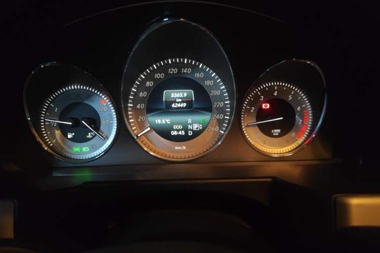 Used Mercedes-Benz GLK-Class 2015 GLK 260 4MATIC Fashion Edition Ultimate Version Instrument Cluster