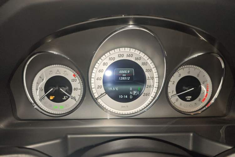 Used Mercedes-Benz GLK-Class 2015 GLK 300 4MATIC Fashion Edition Ultimate Version Instrument Cluster