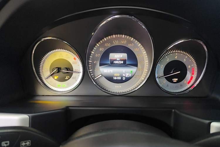 Used Mercedes-Benz GLK-Class 2015 GLK 260 4MATIC Fashion Edition Ultimate Version Instrument Cluster