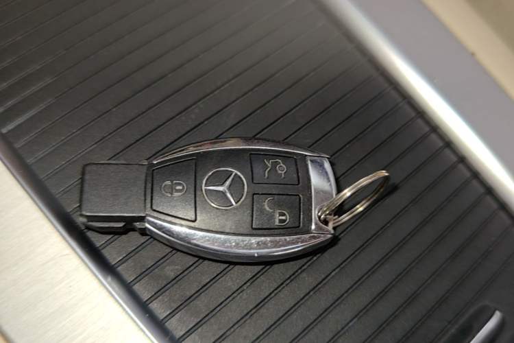 Used Mercedes-Benz GLK-Class 2015 GLK 300 4MATIC Fashion Edition Ultimate Version Interior 1