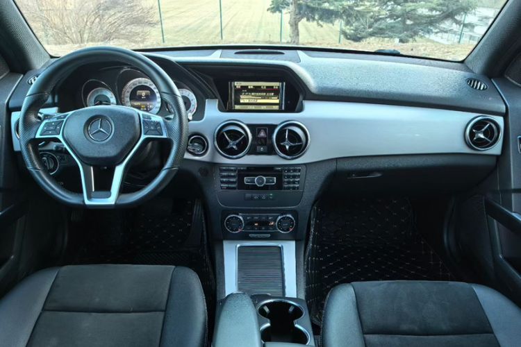 Used Mercedes-Benz GLK-Class 2015 GLK 260 4MATIC Dynamic Edition Ultimate Version Interior 1