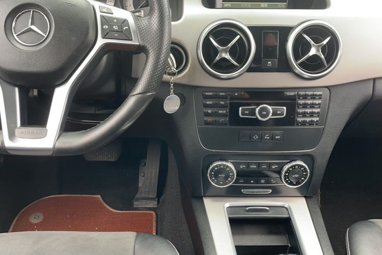 Used Mercedes-Benz GLK-Class 2015 GLK 260 4MATIC Dynamic Edition Ultimate Version Interior 1
