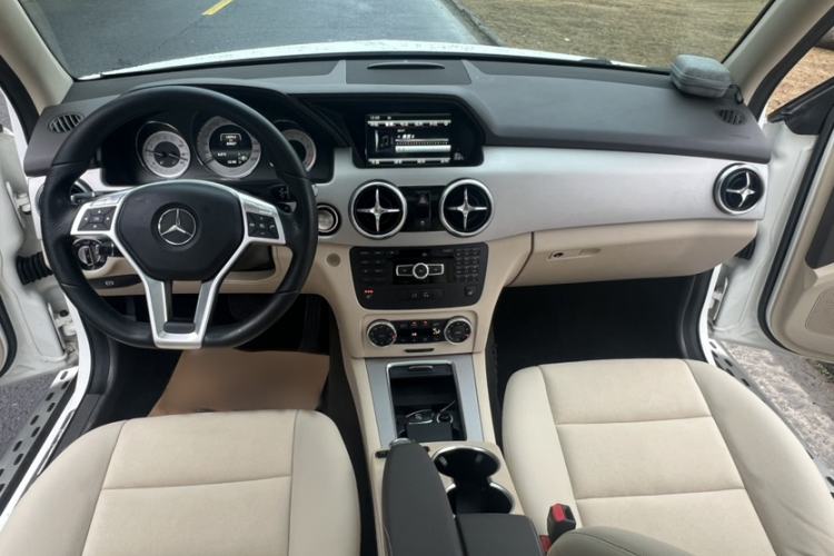 Used Mercedes-Benz GLK-Class 2015 GLK 300 4MATIC Fashion Edition Ultimate Version Interior 1