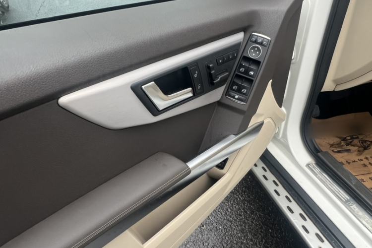 Used Mercedes-Benz GLK-Class 2015 GLK 300 4MATIC Fashion Edition Ultimate Version Interior 13