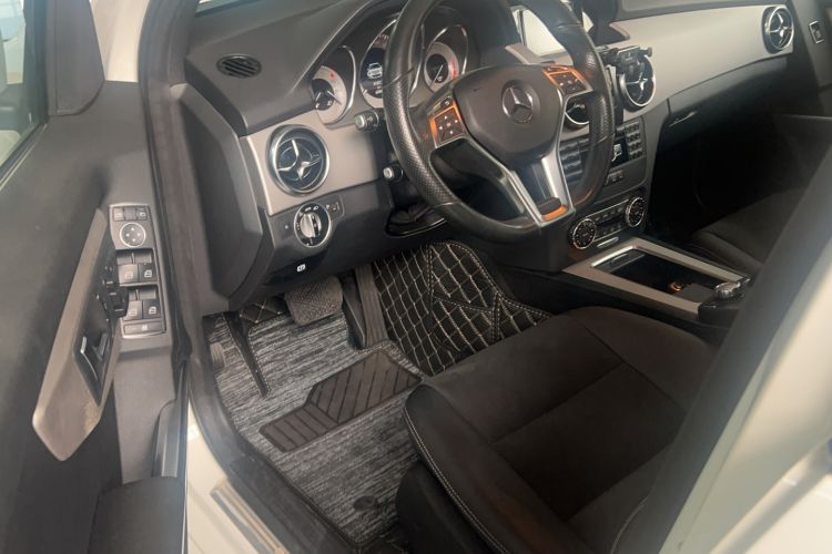 Used Mercedes-Benz GLK-Class 2015 GLK 260 4MATIC Dynamic Edition Ultimate Version Interior 2