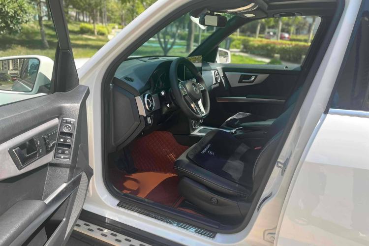 Used Mercedes-Benz GLK-Class 2015 GLK 260 4MATIC Dynamic Edition Ultimate Version Interior 2