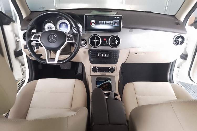 Used Mercedes-Benz GLK-Class 2015 GLK 300 4MATIC Fashion Edition Ultimate Version Interior 2
