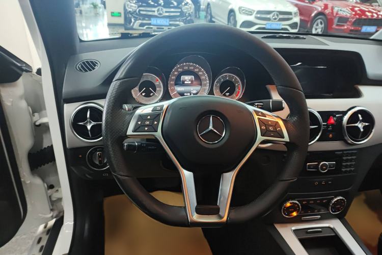 Used Mercedes-Benz GLK-Class 2015 GLK 260 4MATIC Dynamic Edition Ultimate Version Interior 3