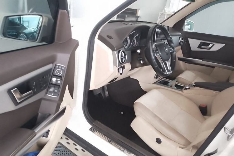 Used Mercedes-Benz GLK-Class 2015 GLK 300 4MATIC Fashion Edition Ultimate Version Interior 3