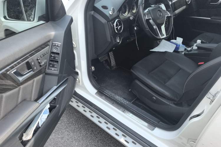 Used Mercedes-Benz GLK-Class 2015 GLK 300 4MATIC Luxury Ultimate Edition Interior 3