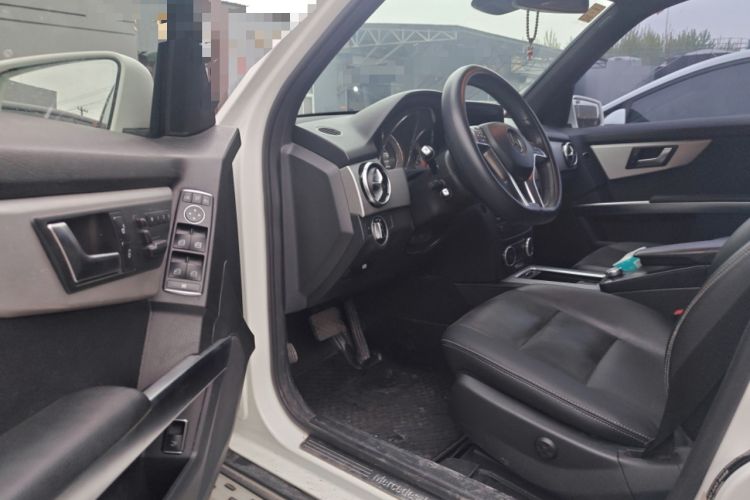 Used Mercedes-Benz GLK-Class 2015 GLK 300 4MATIC Fashion Edition Ultimate Version Interior 3