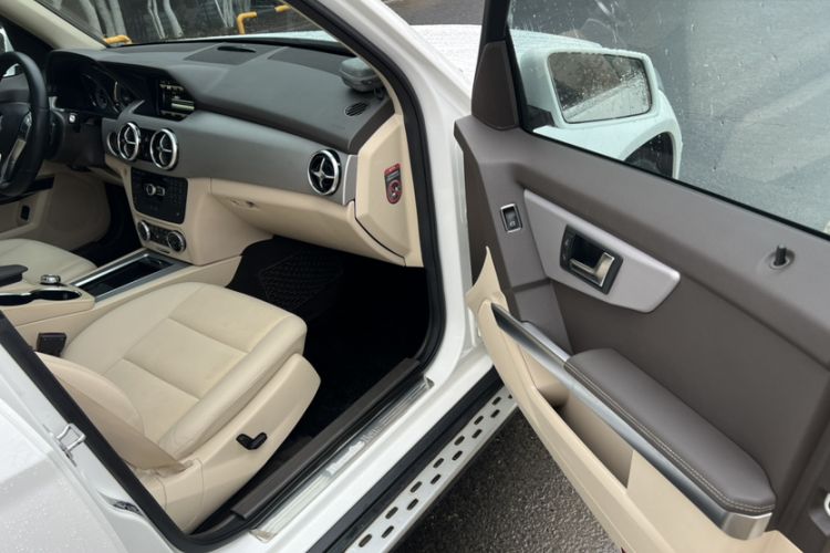 Used Mercedes-Benz GLK-Class 2015 GLK 300 4MATIC Fashion Edition Ultimate Version Interior 7