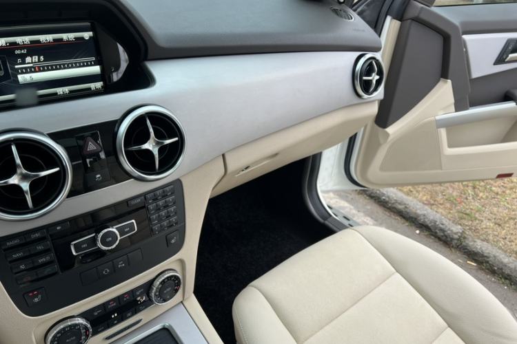 Used Mercedes-Benz GLK-Class 2015 GLK 300 4MATIC Fashion Edition Ultimate Version Interior 9