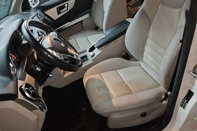 Used Mercedes-Benz GLK-Class 2015 GLK 260 4MATIC Dynamic Edition Ultimate Version Left Front Seat