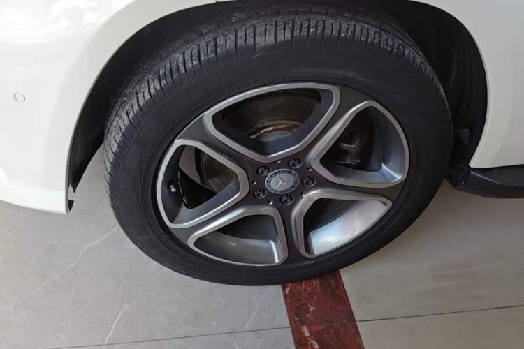 Used Mercedes-Benz GLK-Class 2015 GLK 300 4MATIC Fashion Edition Ultimate Version Left Front Wheel Hub
