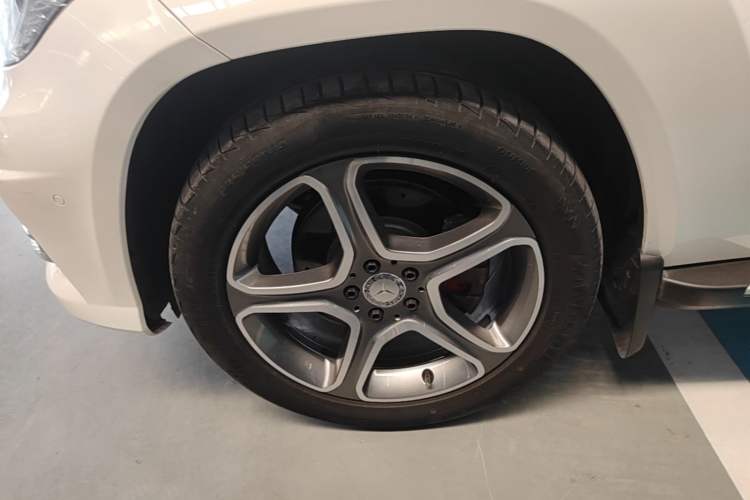 Used Mercedes-Benz GLK-Class 2015 GLK 300 4MATIC Fashion Edition Ultimate Version Left Front Wheel Hub
