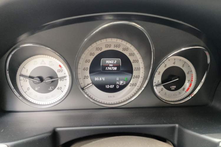 Used Mercedes-Benz GLK-Class 2015 GLK 260 4MATIC Dynamic Edition Ultimate Version Odometer Close Up