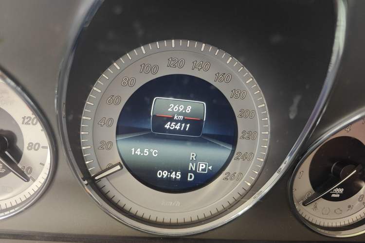 Used Mercedes-Benz GLK-Class 2015 GLK 260 4MATIC Fashion Edition Ultimate Version Odometer Close Up