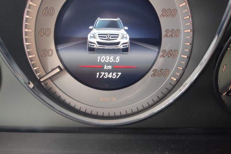 Used Mercedes-Benz GLK-Class 2015 GLK 300 4MATIC Fashion Edition Ultimate Version Odometer Close Up