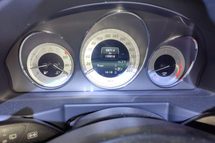 Used Mercedes-Benz GLK-Class 2015 GLK 300 4MATIC Fashion Edition Ultimate Version Odometer Close Up