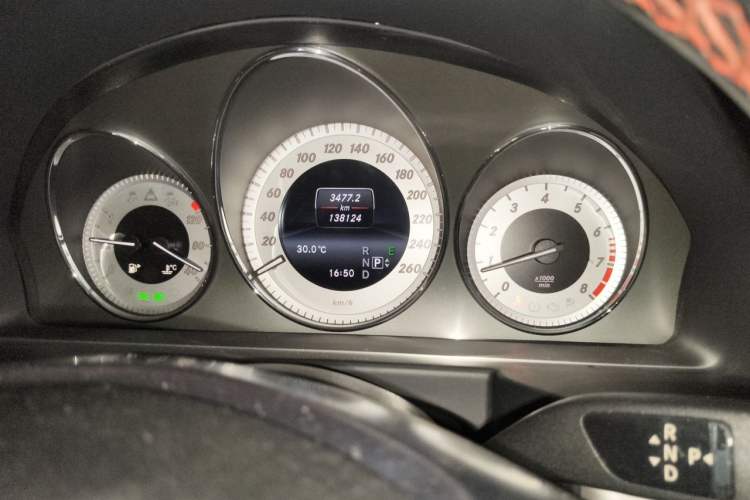 Used Mercedes-Benz GLK-Class 2015 GLK 260 4MATIC Fashion Edition Ultimate Version Odometer Close Up