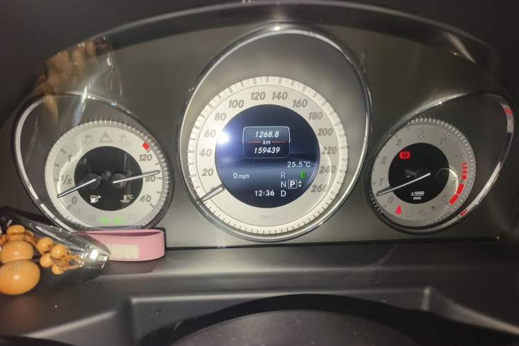 Used Mercedes-Benz GLK-Class 2015 GLK 300 4MATIC Fashion Edition Ultimate Version Odometer Close Up
